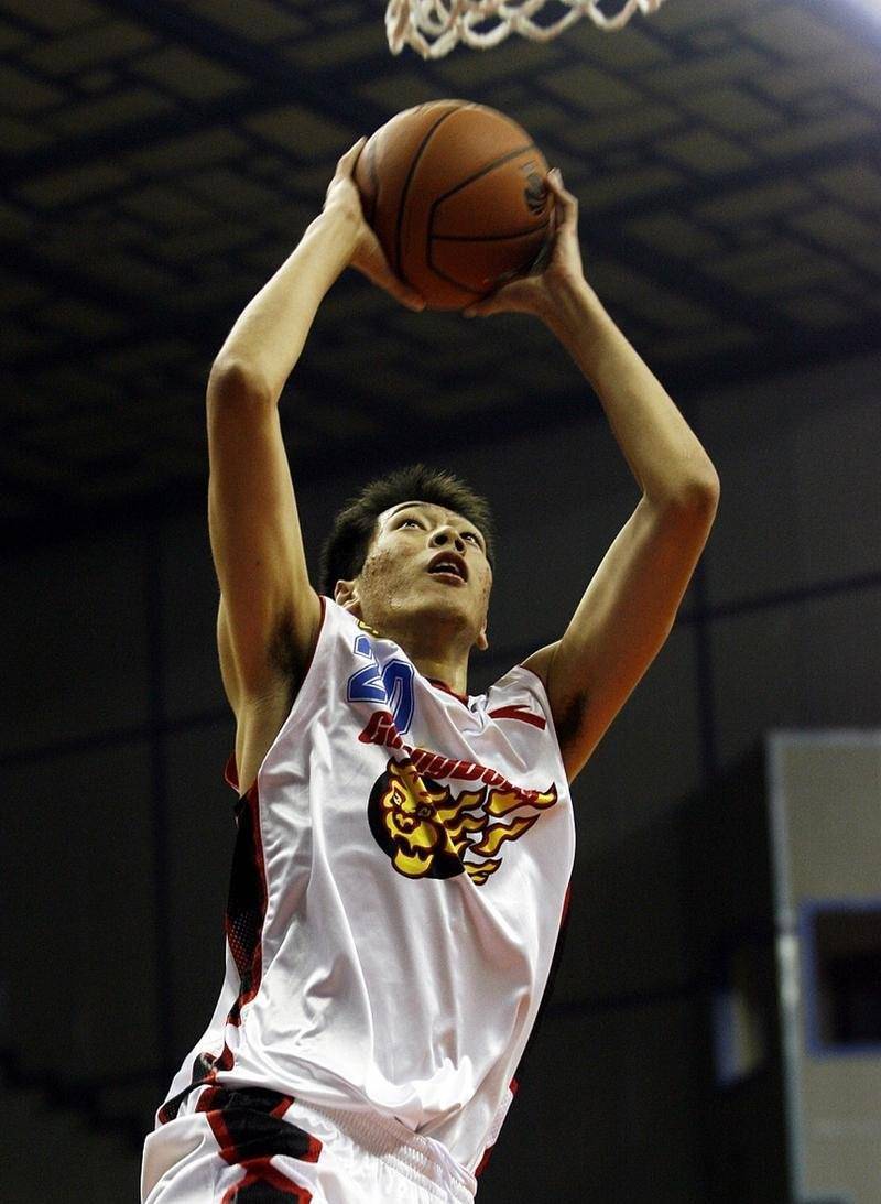 江南体育冲刺阶段广州队备战CBA常规赛，造点机会细节曝光，震撼外界，临场指挥获称赞(广州队2024赛季收官战)